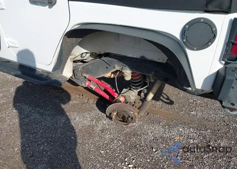 2016 Jeep Wrangler Unlimited Black Bear z USA, uszkodzony, nr VIN 1C4BJWDGXGL185912